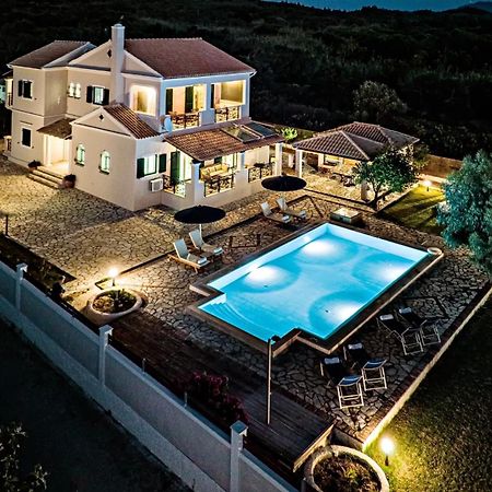 Skidi Beach House Agios Matthaios  Экстерьер фото