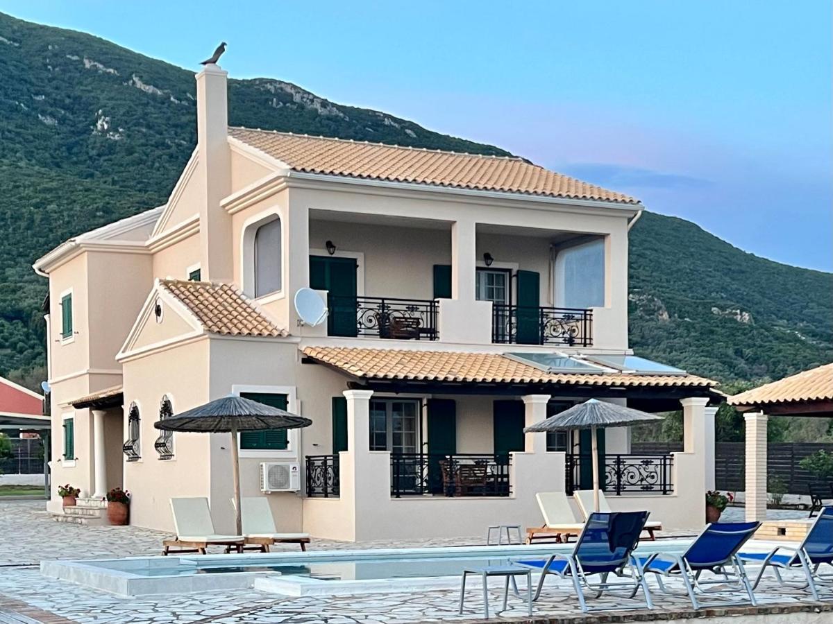 Skidi Beach House Agios Matthaios  Экстерьер фото