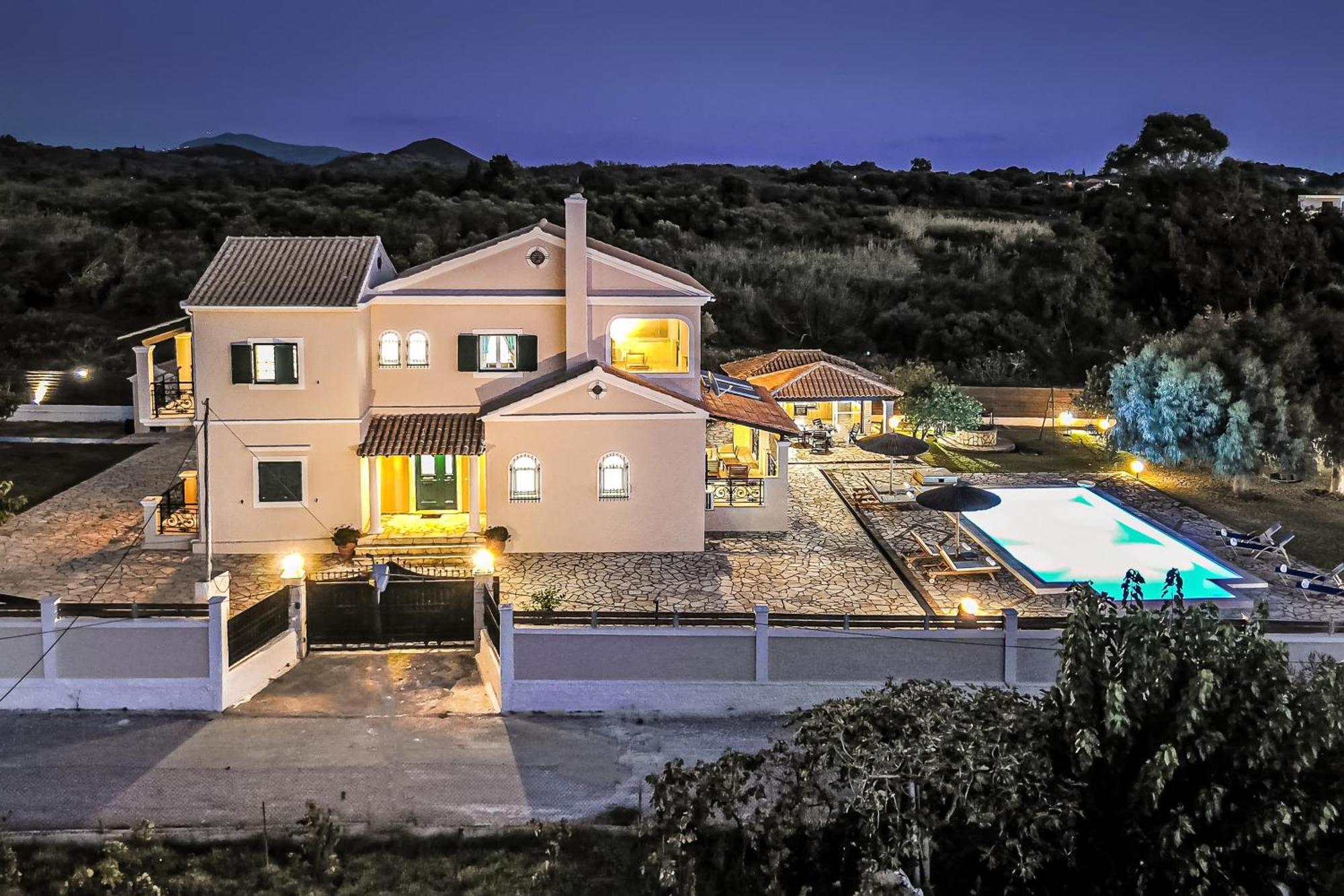 Skidi Beach House Agios Matthaios  Экстерьер фото