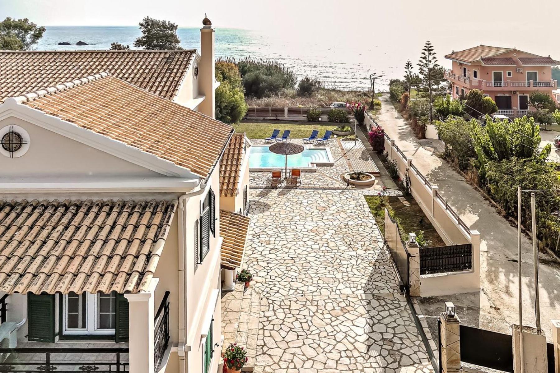 Skidi Beach House Agios Matthaios  Экстерьер фото