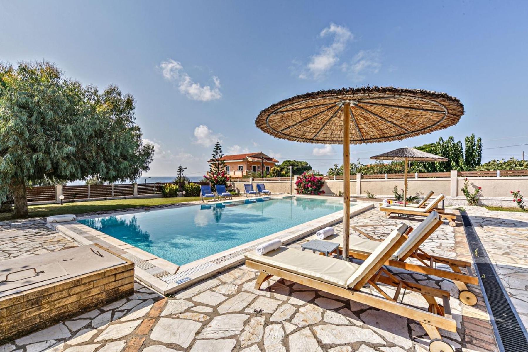 Skidi Beach House Agios Matthaios  Экстерьер фото