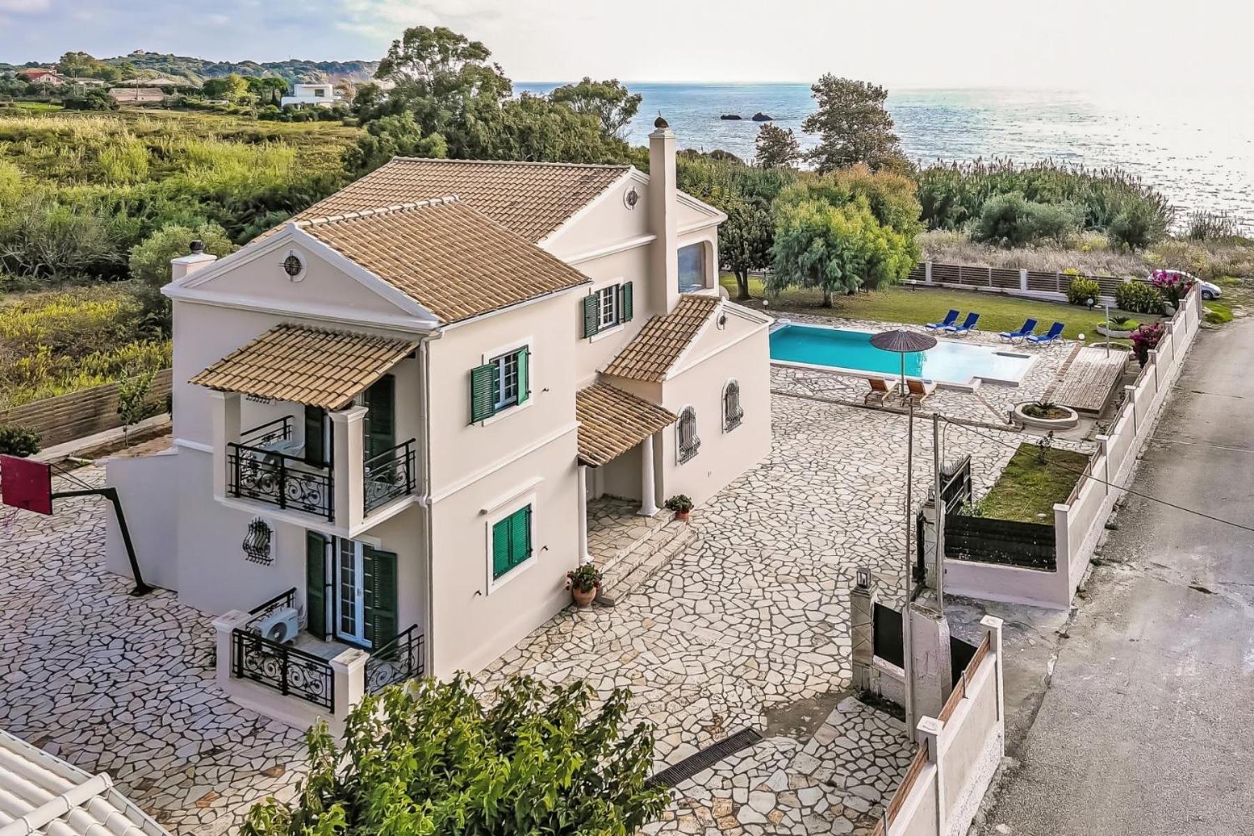 Skidi Beach House Agios Matthaios  Экстерьер фото