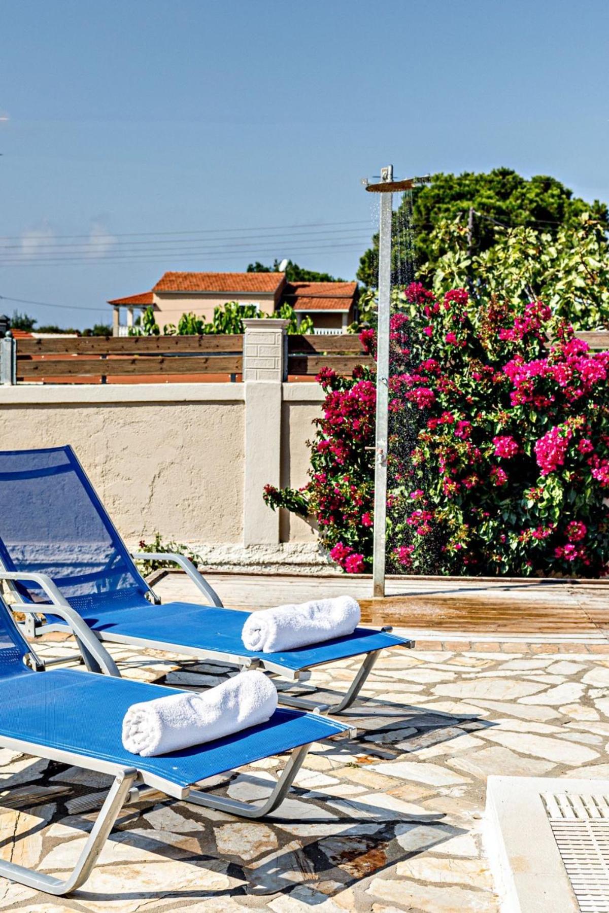 Skidi Beach House Agios Matthaios  Экстерьер фото